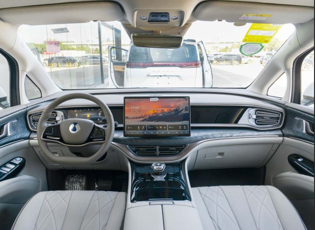 Tengshi D9 DM-i 945 Two-wheel Drive Plug-in Hybrid 7 Seat MPV Passenger