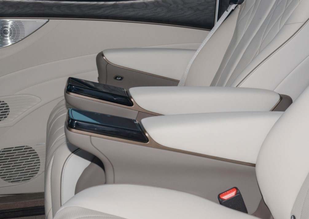 Tengshi D9 DM-i 945 Two-wheel Drive Plug-in Hybrid 7 Seat MPV Passenger