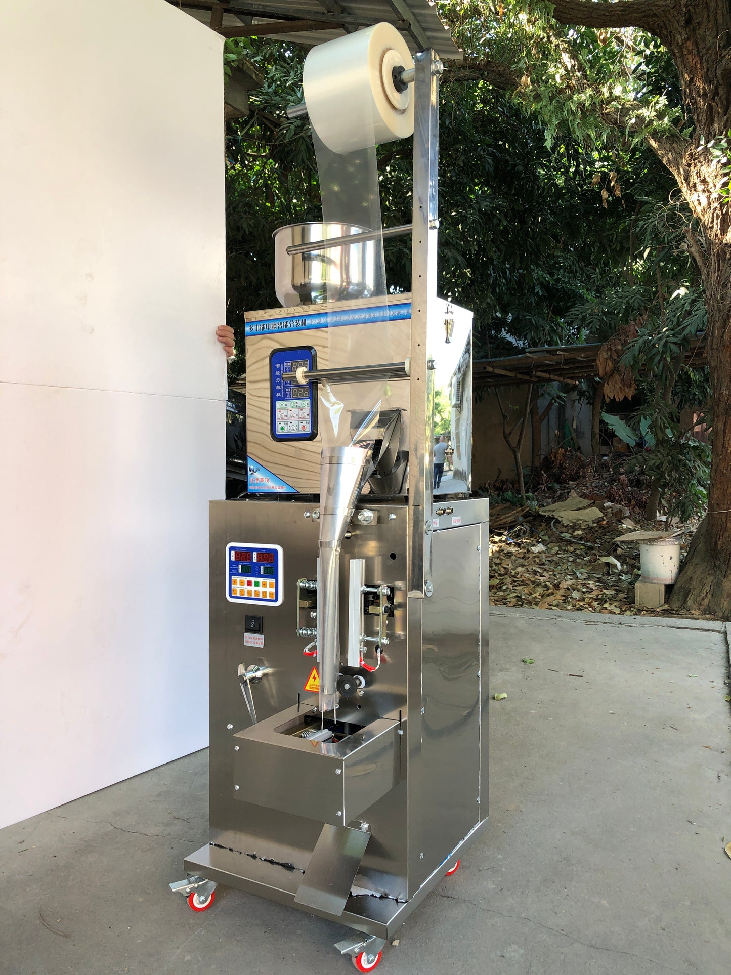 Powder/granule packaging machine