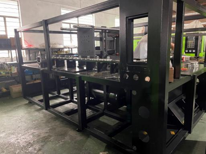 Automatic PET bottle blow molding machine
