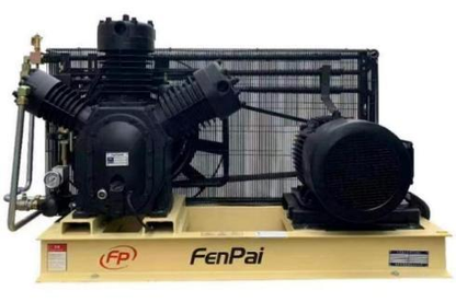 Automatic PET bottle blow molding machine