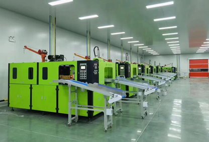 Automatic PET bottle blow molding machine