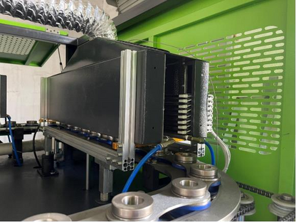 Automatic PET bottle blow molding machine