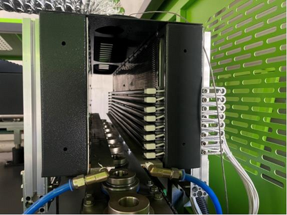 Automatic PET bottle blow molding machine