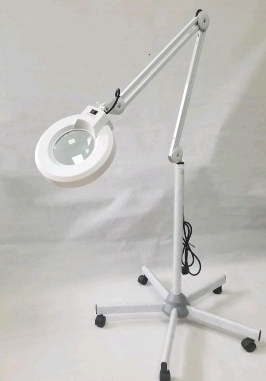 Magnifying lamp