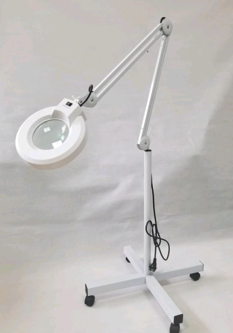 Magnifying lamp