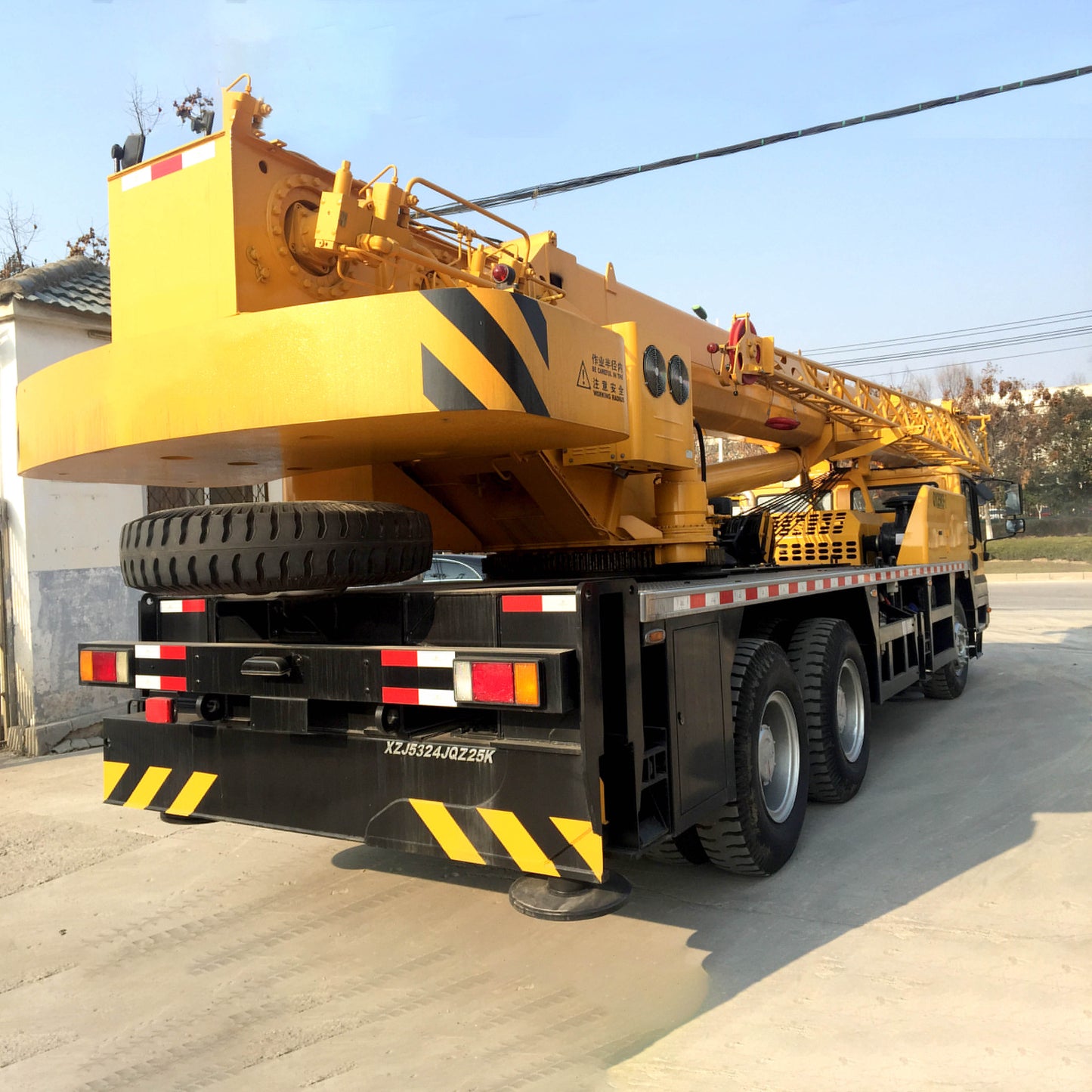 Portable Hydraulic Floor Rough Terrain Crane 25t