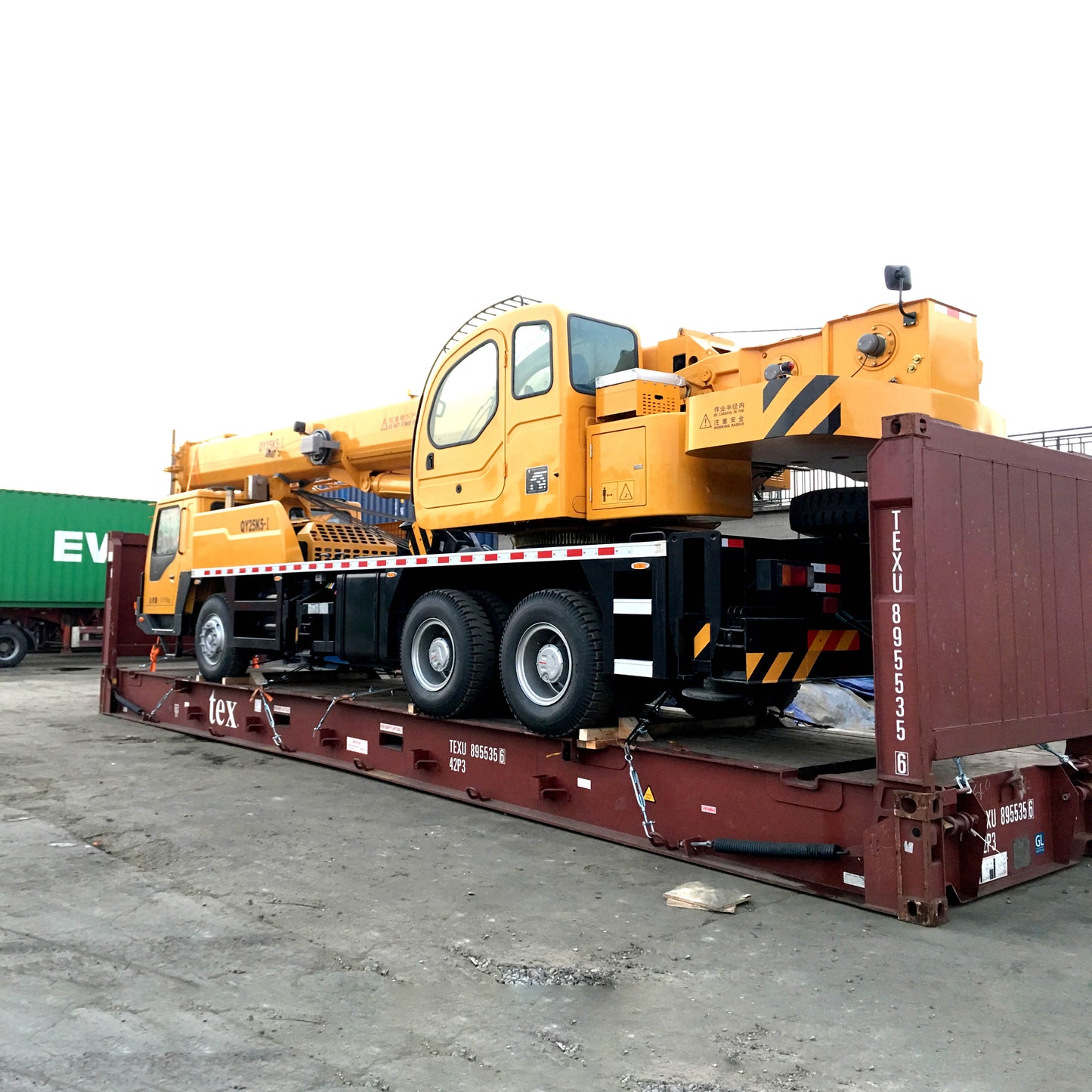 Portable Hydraulic Floor Rough Terrain Crane 25t