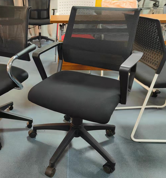 Mesh office chair with wheels